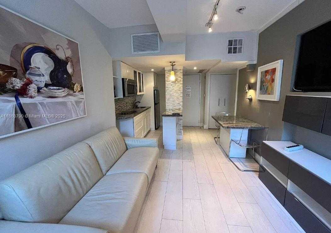 Small Image of 100 COLLINS AVE #208, Miami Beach Number 4