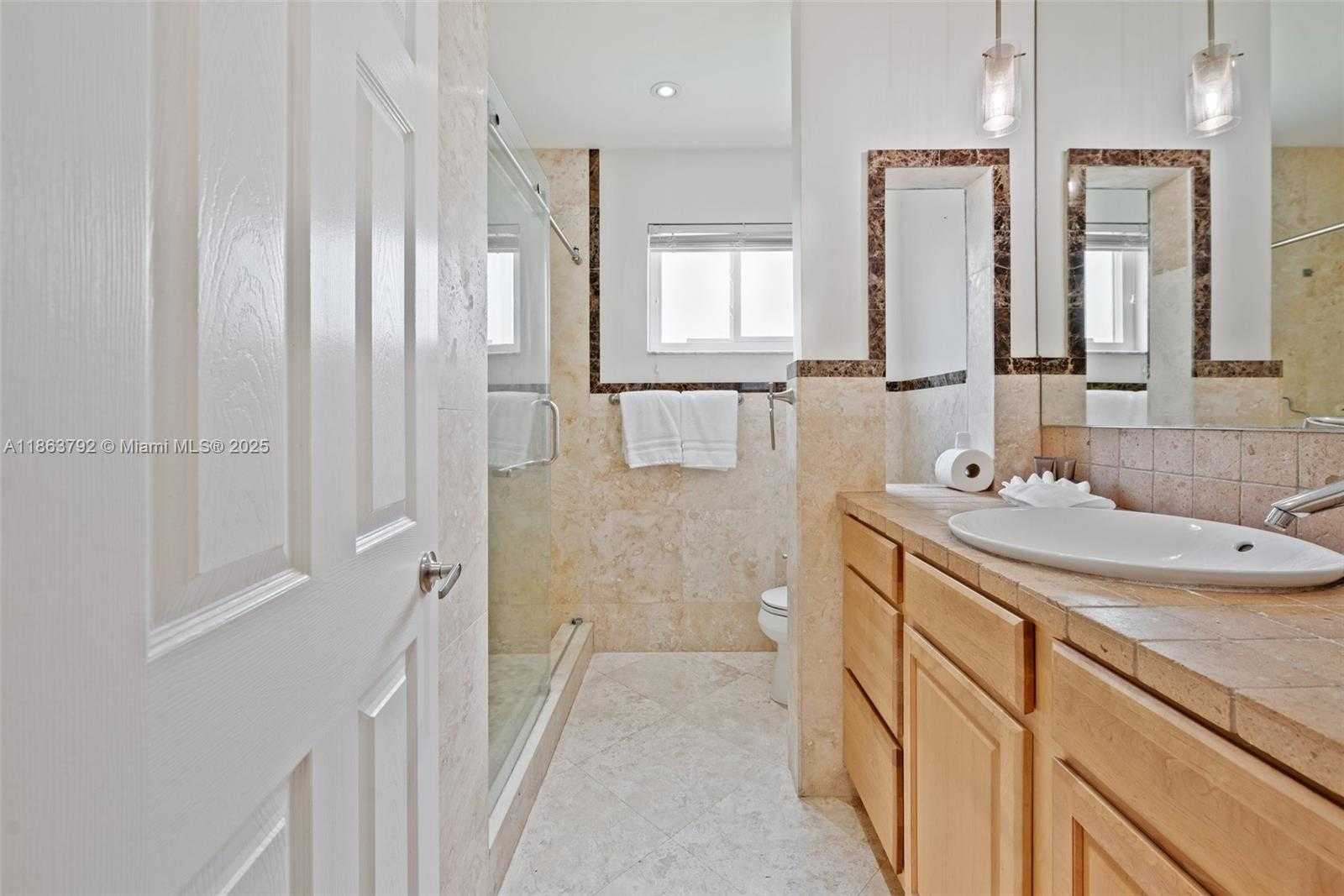 Small Image of 649 LAYNE BLVD, Hallandale Beach Number 12