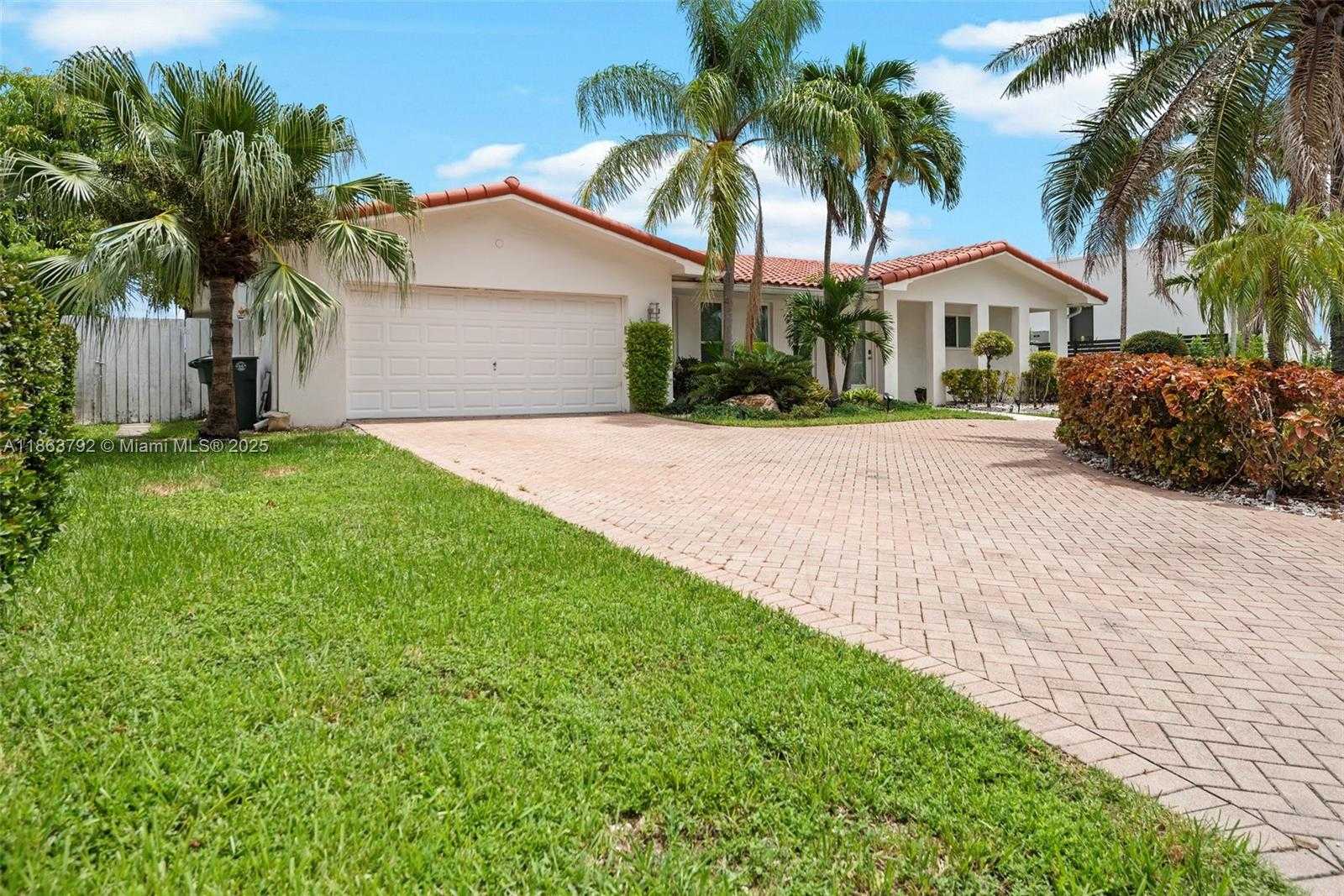 Small Image of 649 LAYNE BLVD, Hallandale Beach Number 4