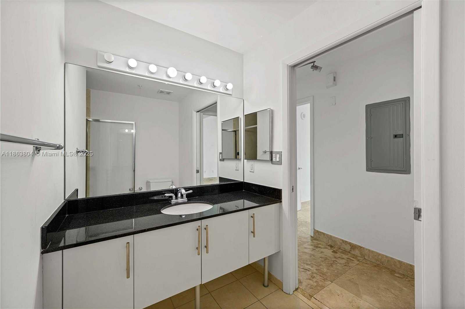 Small Image of 31 SOUTH EAST 5TH ST #3414, Miami Number 25