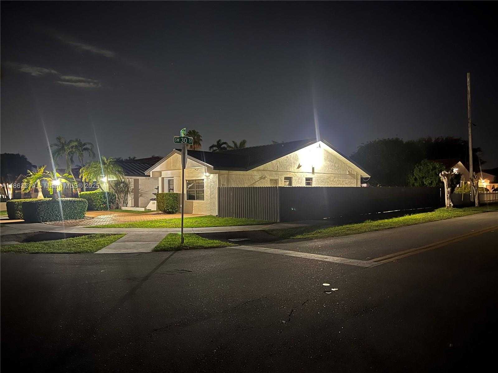 Small Image of 3010 SOUTH WEST 132ND AVE, Miami Number 2