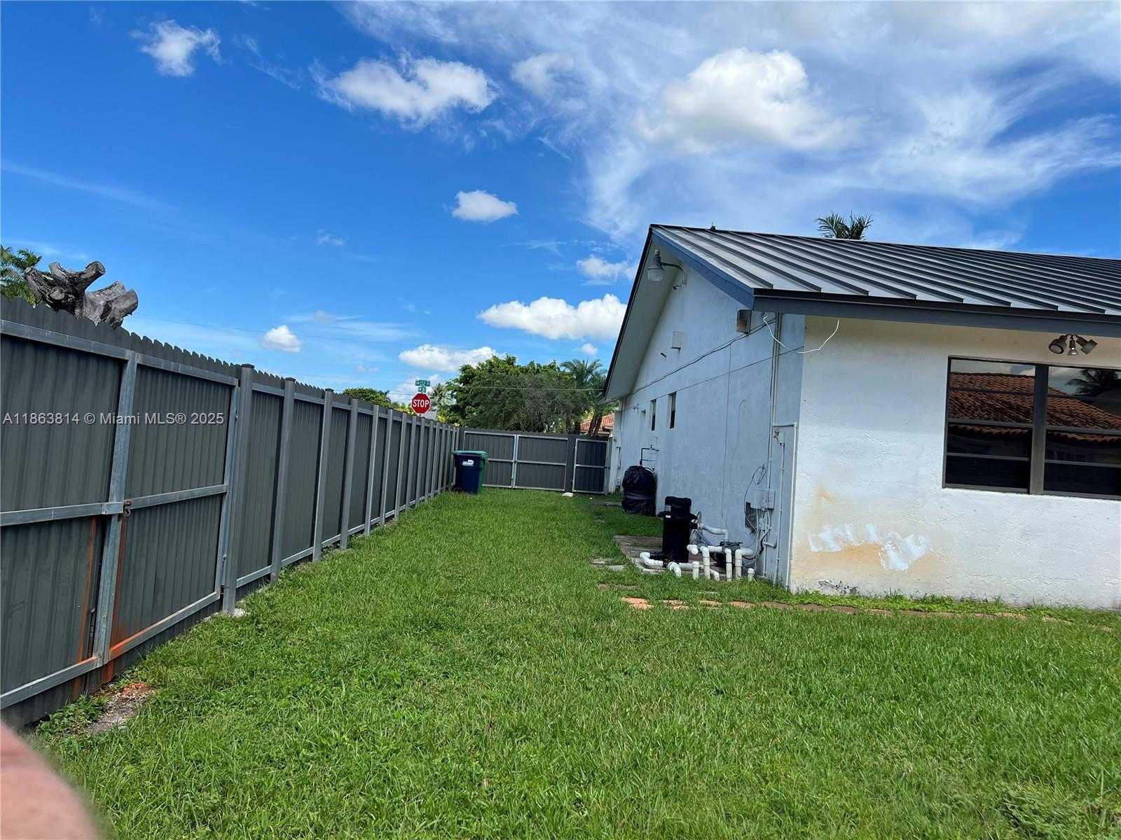Small Image of 3010 SOUTH WEST 132ND AVE, Miami Number 29