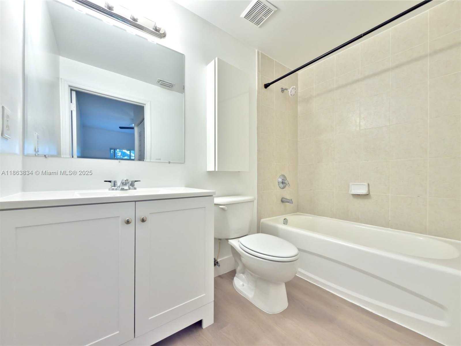 Small Image of 7200 NORTH WEST 114TH AVE #204, Doral Number 8