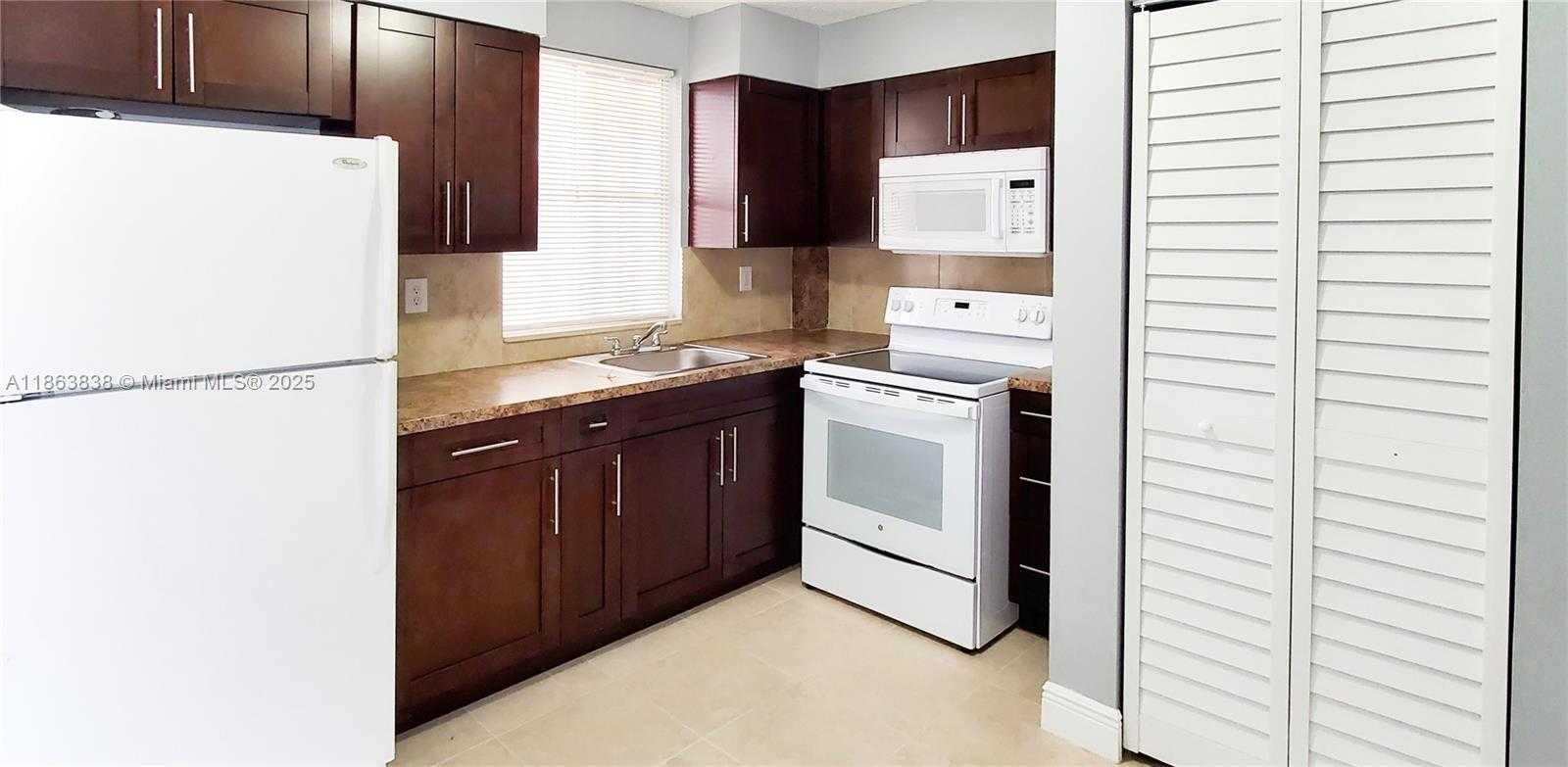 Small Image of 6195 NORTH WEST 186TH ST #314, Hialeah Number 8