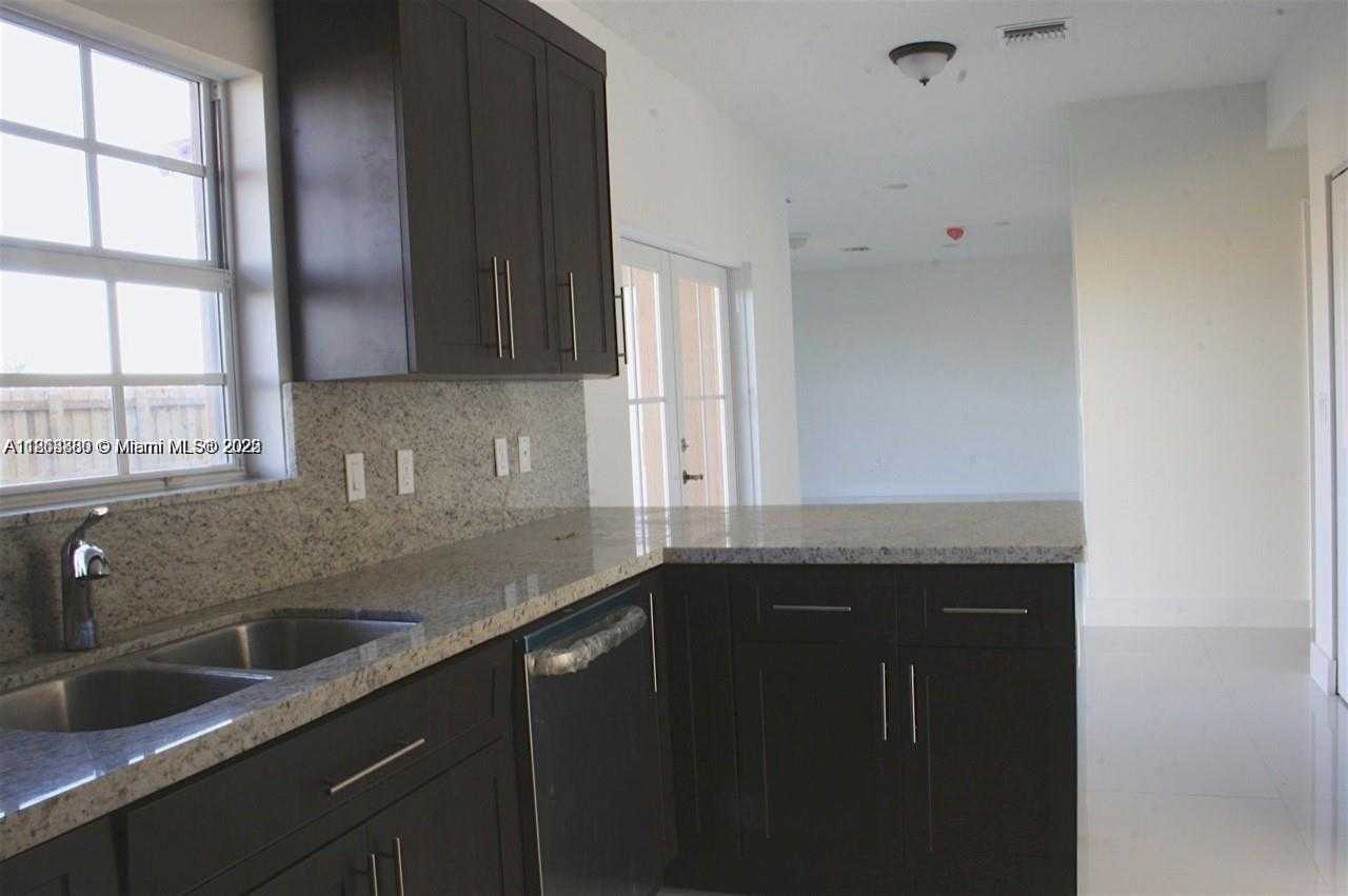 Small Image of 15635 SOUTH WEST 12TH TER, Miami Number 4