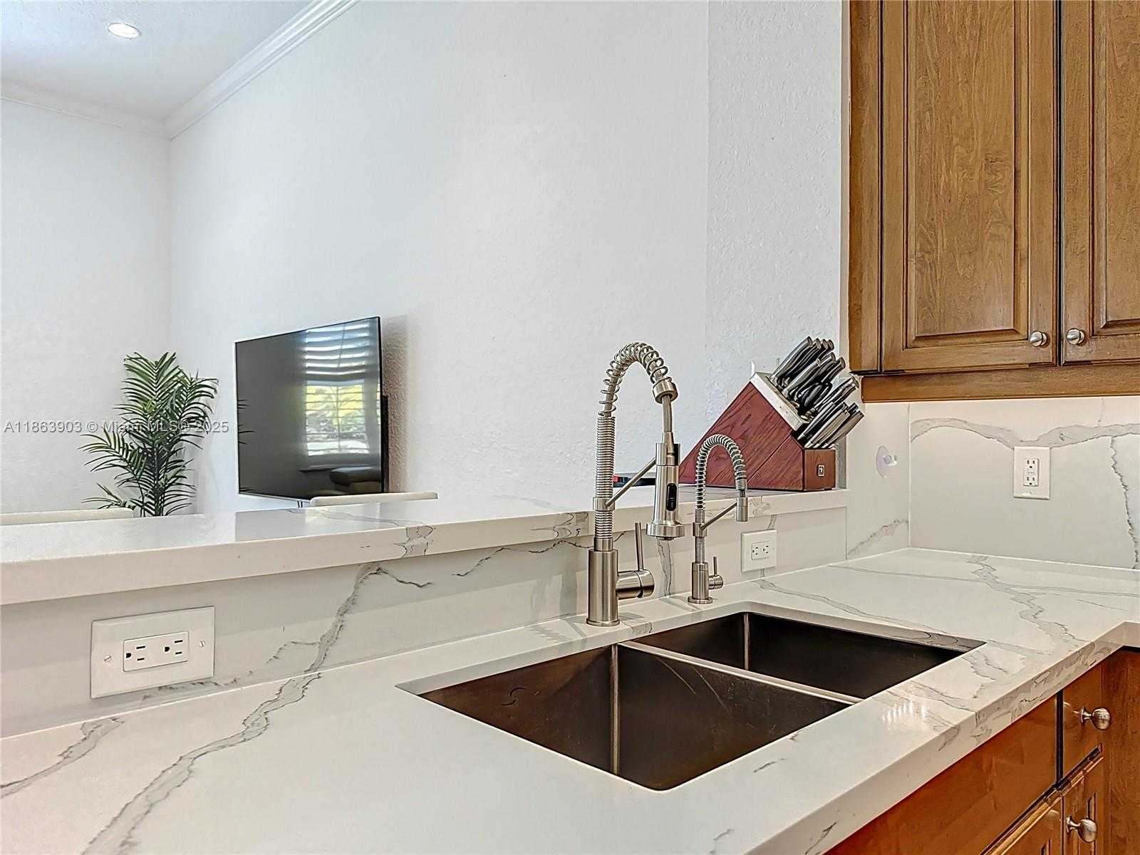 Small Image of 4268 SOUTH WEST 141ST AVE, Davie Number 12