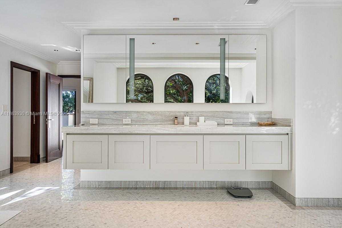 Small Image of 1425 WEST 27TH ST, Miami Beach Number 13