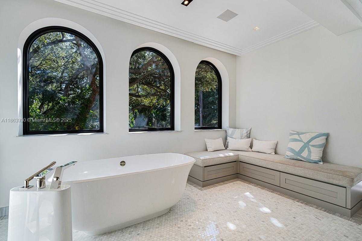 Small Image of 1425 WEST 27TH ST, Miami Beach Number 14