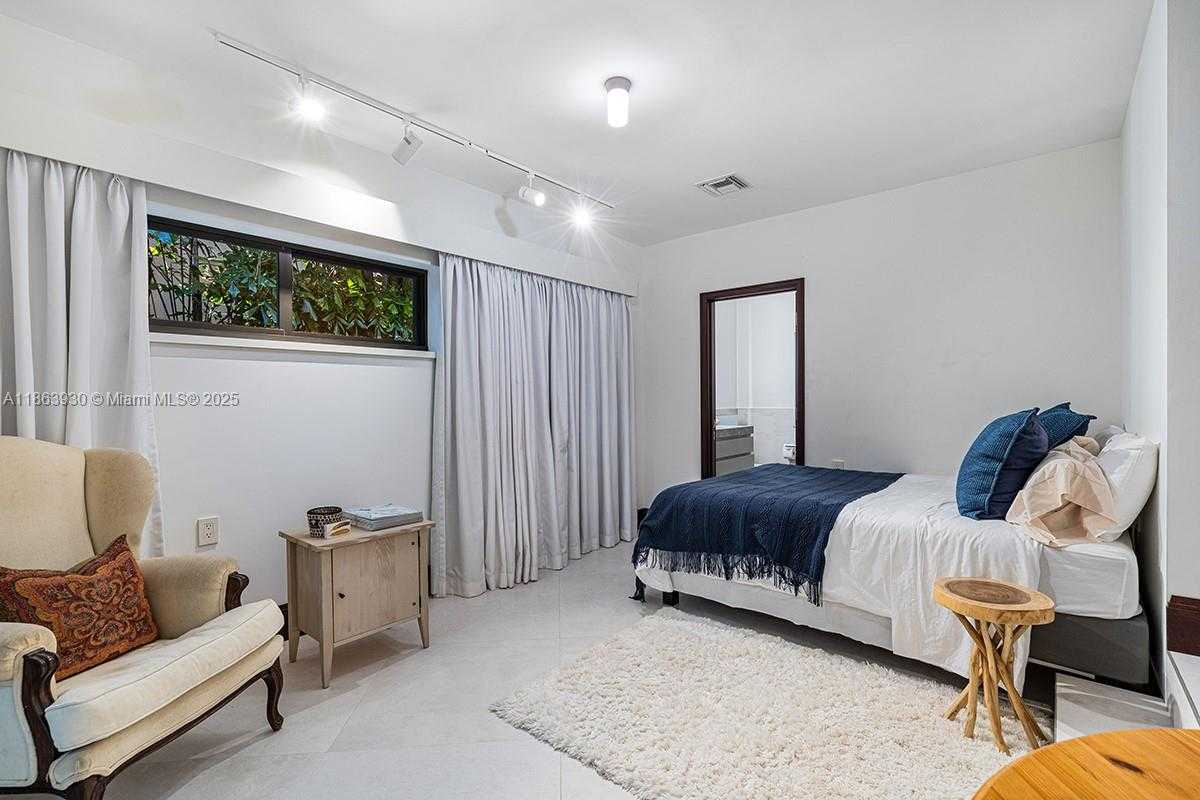 Small Image of 1425 WEST 27TH ST, Miami Beach Number 16