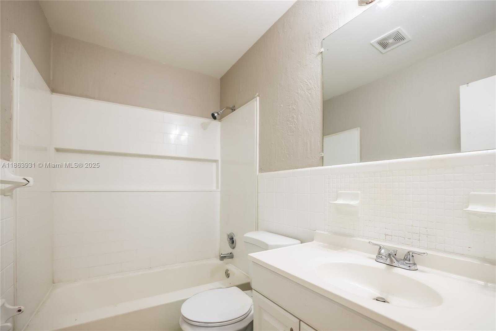 Small Image of 5801 ROYAL PALM BLVD #1, Margate Number 12