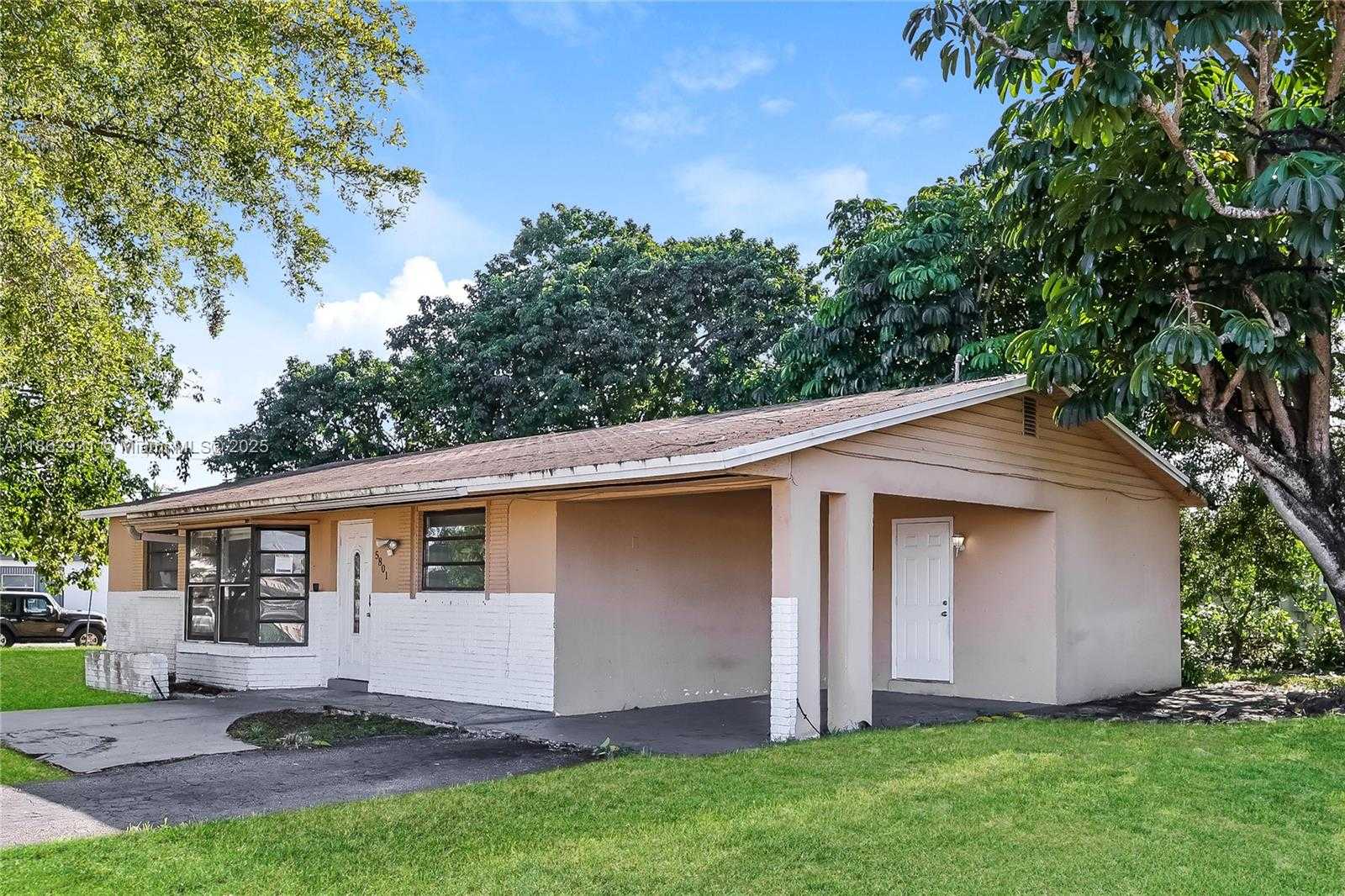 Small Image of 5801 ROYAL PALM BLVD #1, Margate Number 2