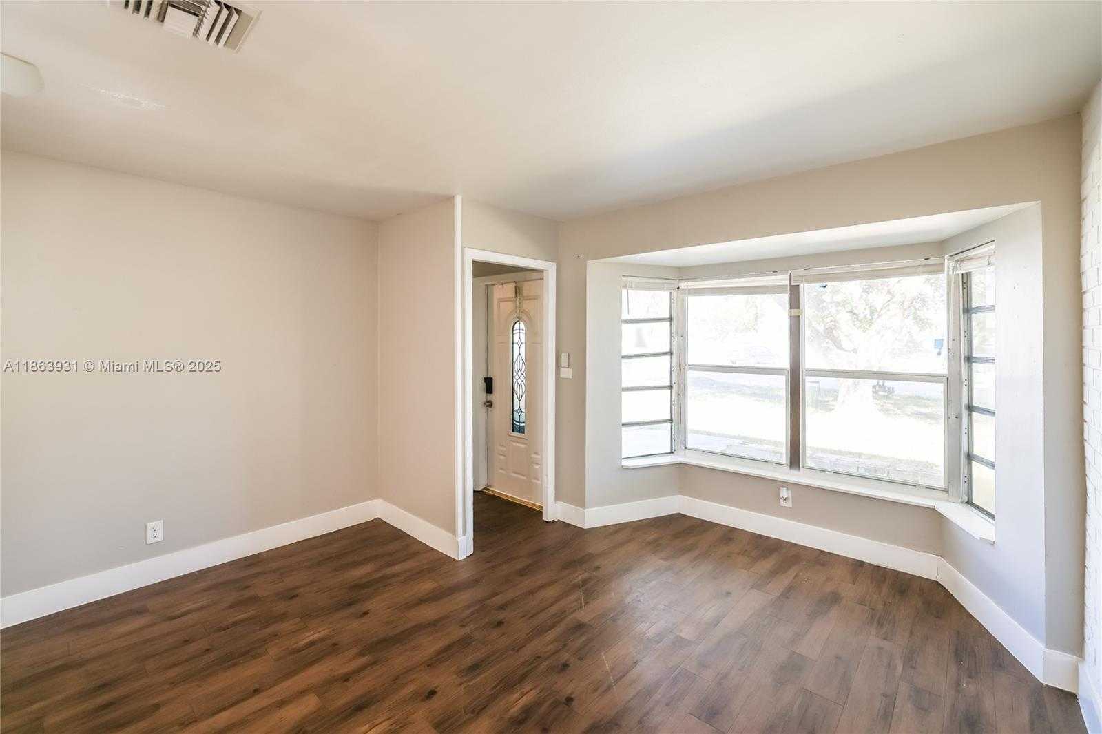 Small Image of 5801 ROYAL PALM BLVD #1, Margate Number 3