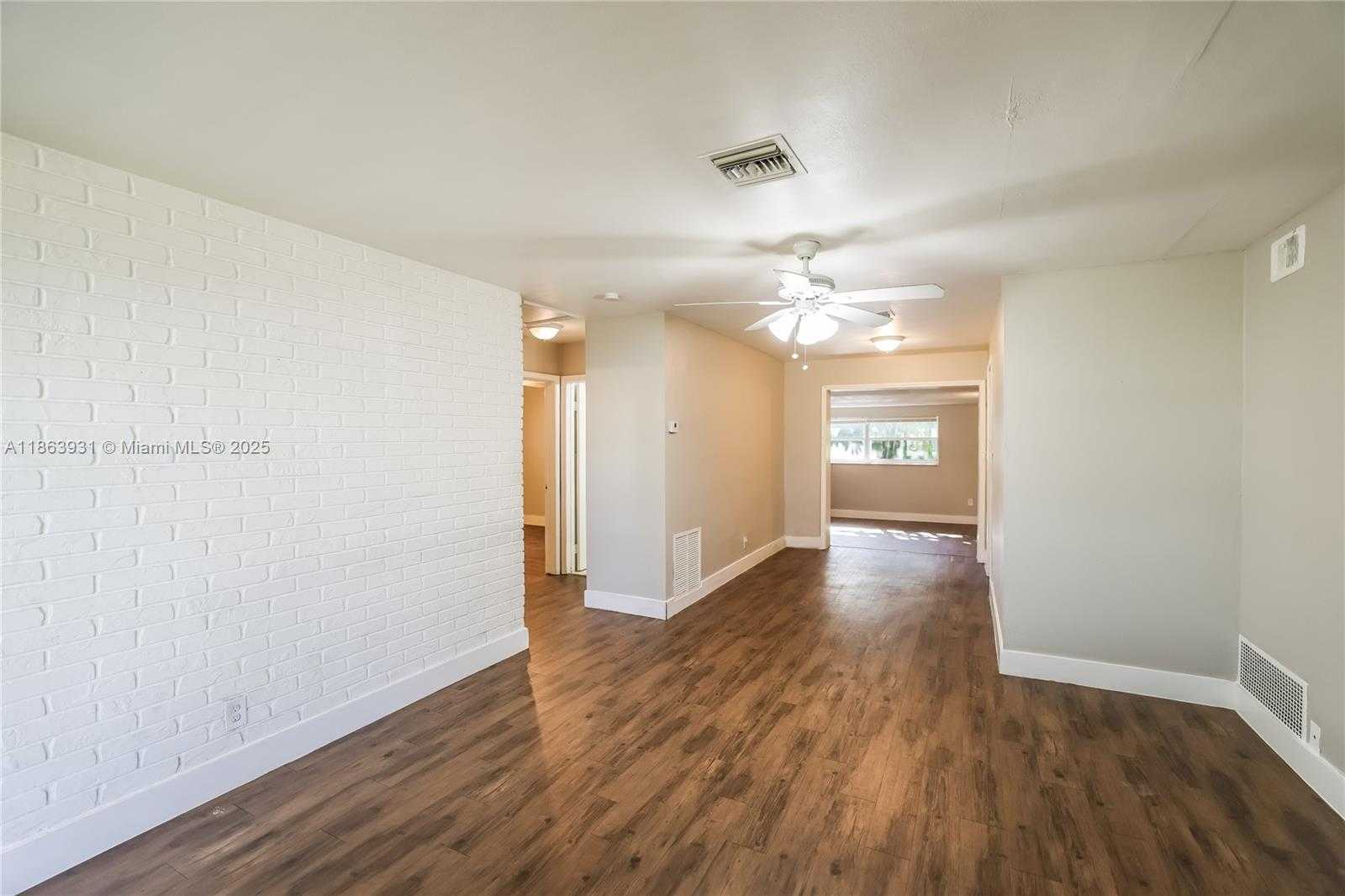 Small Image of 5801 ROYAL PALM BLVD #1, Margate Number 9