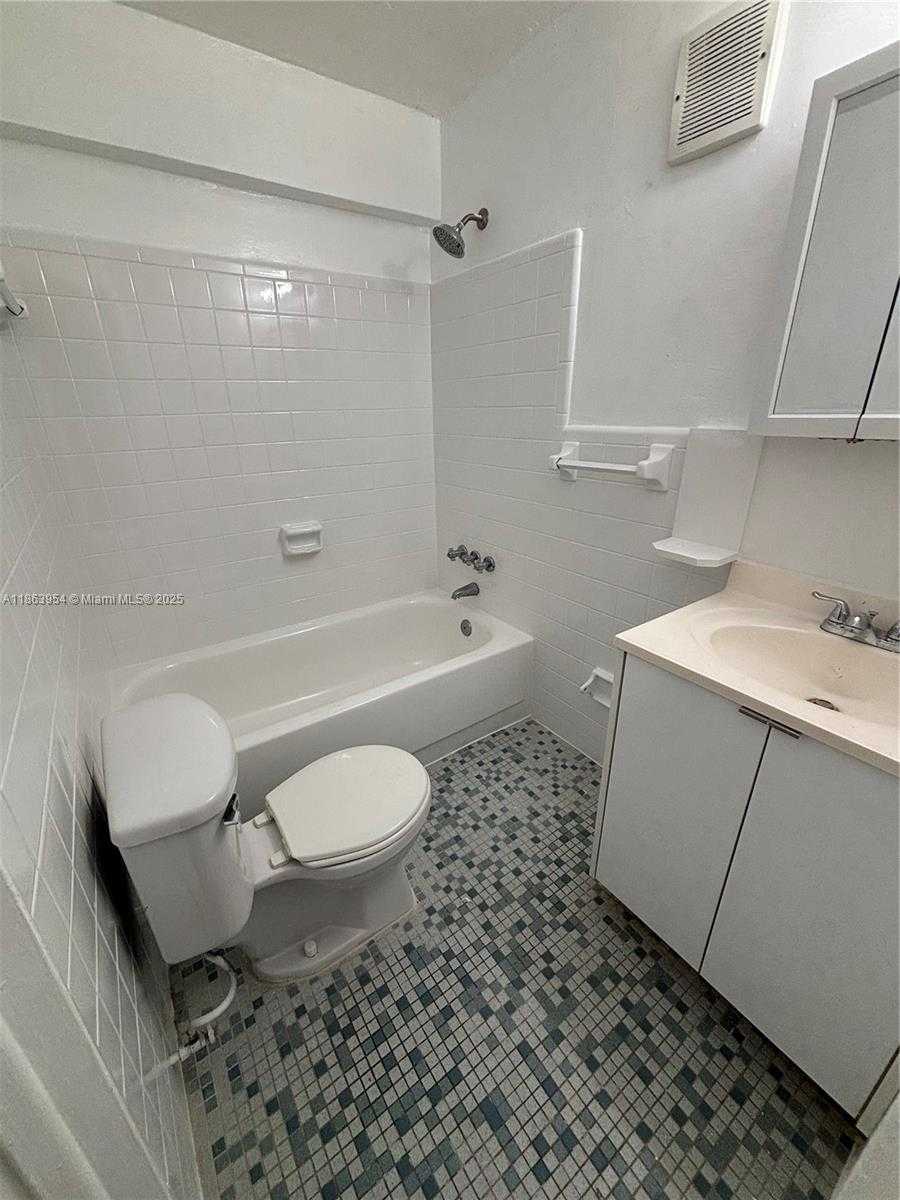 Small Image of 36 MAJORCA AVE #5, Coral Gables Number 7