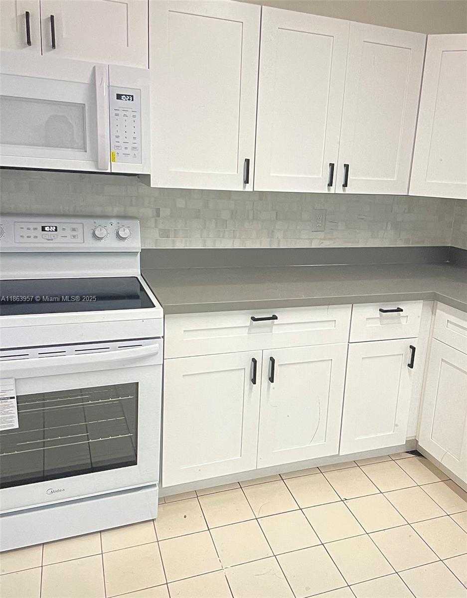 Small Image of 7800 CAMINO REAL #H410, Miami Number 9