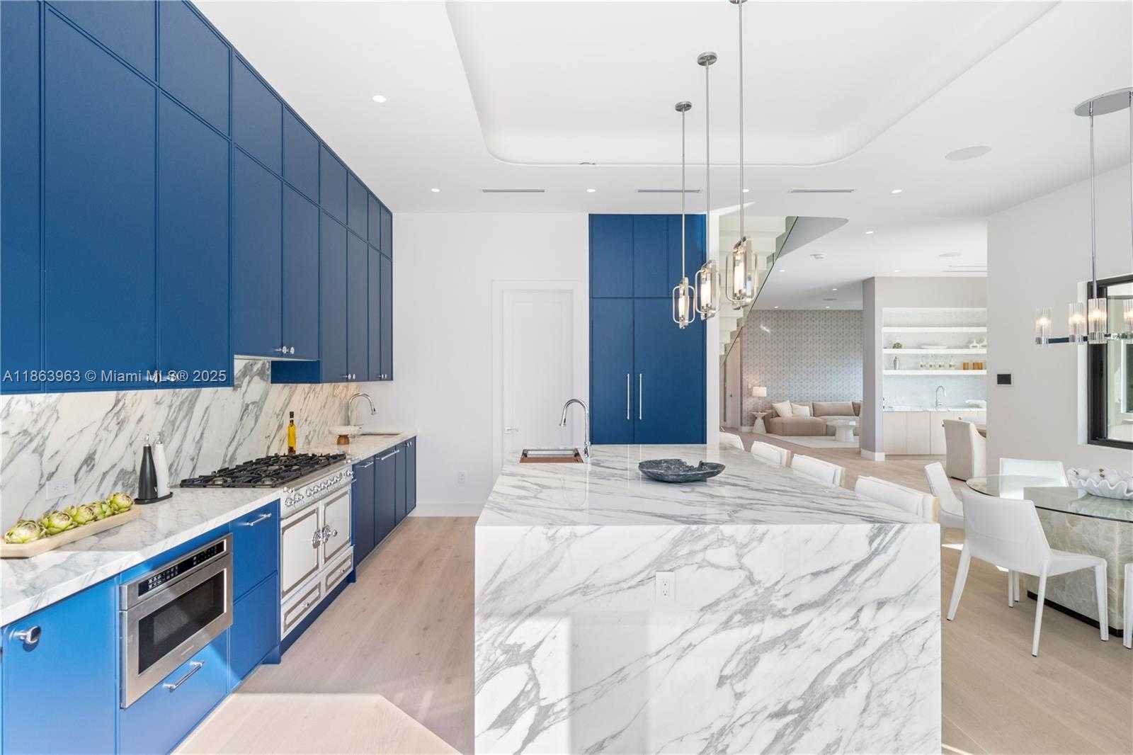 Small Image of 9132 DICKENS AVE, Surfside Number 11