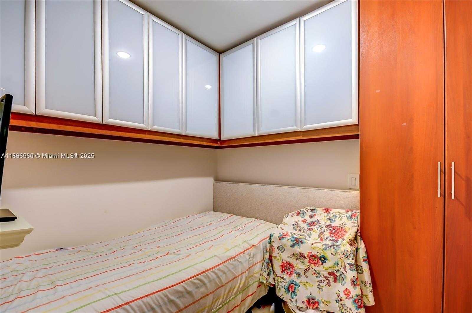 Small Image of 3131 NORTH EAST 188TH ST #1-808, Aventura Number 34