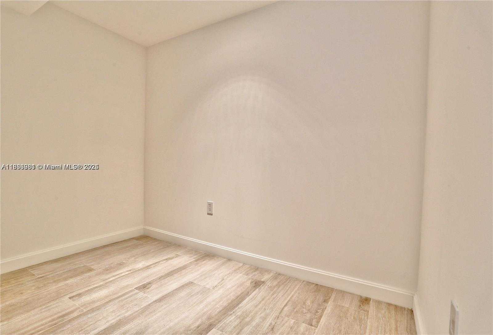 Small Image of 55 SOUTH WEST 9TH ST #1910, Miami Number 5