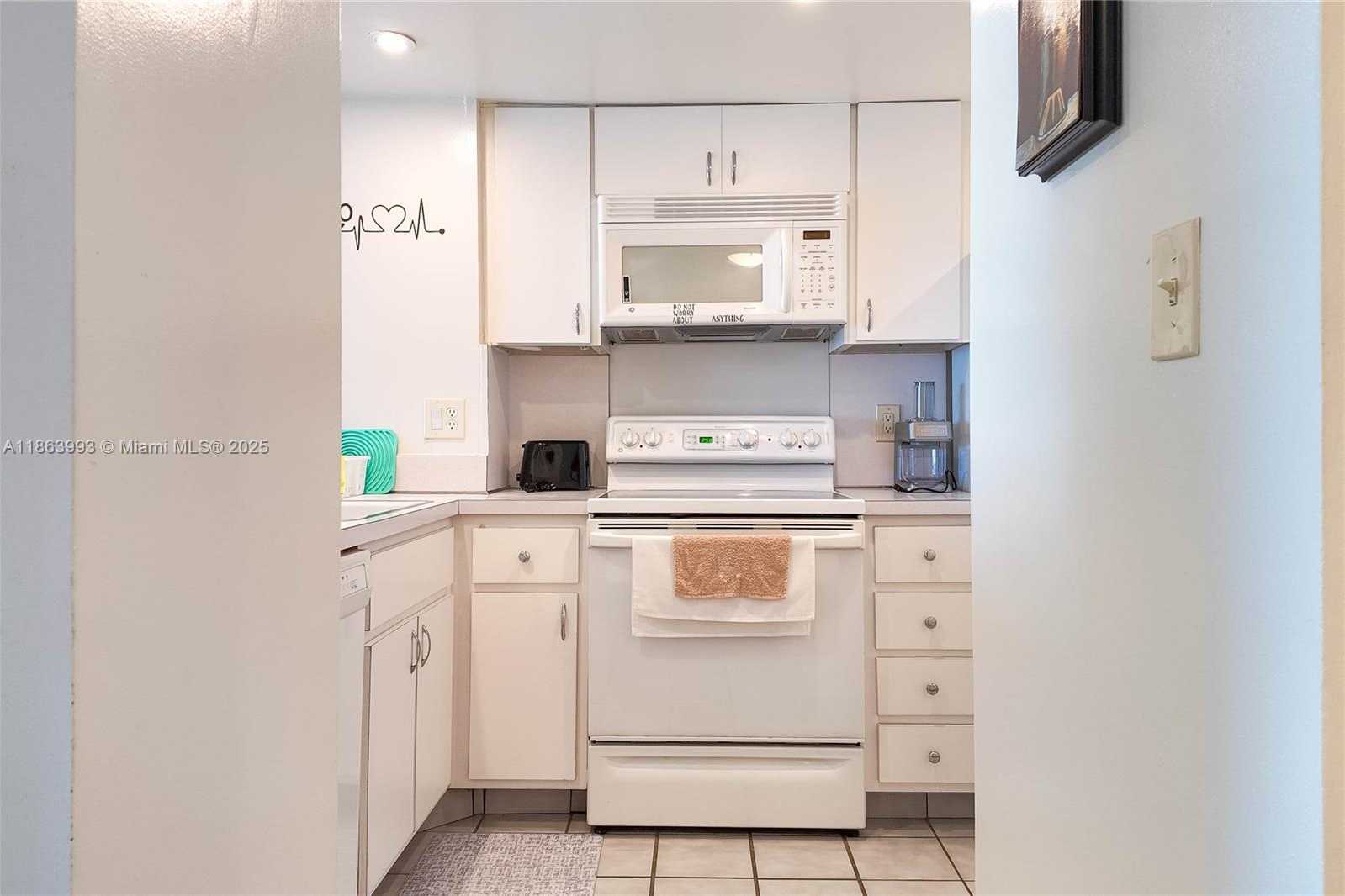 Small Image of 1965 SOUTH OCEAN DR #17A, Hallandale Beach Number 10