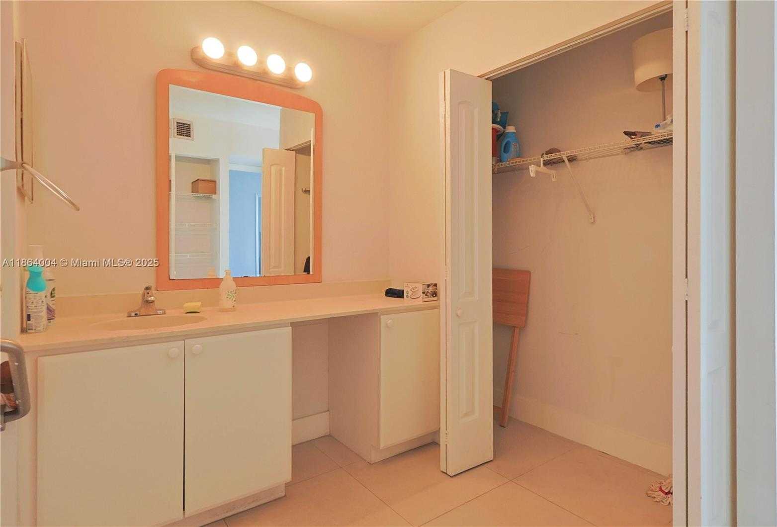 Small Image of 3701 NORTH COUNTRY CLUB DR #1504, Aventura Number 16