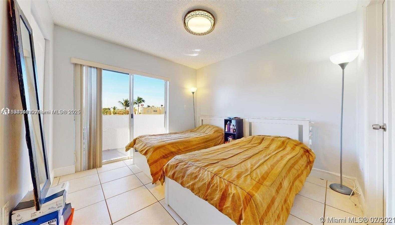 Small Image of 2670 WEST 76TH ST #208, Hialeah Number 6