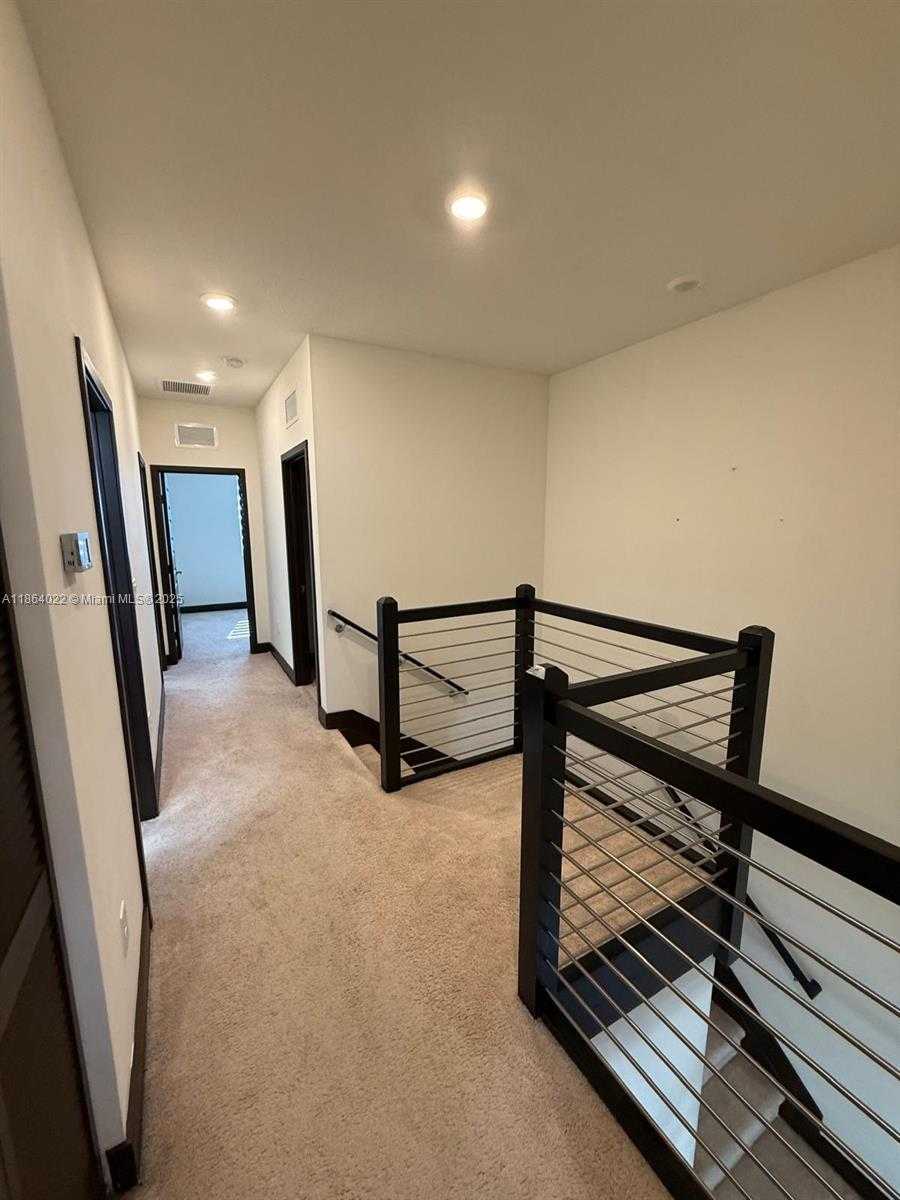 Small Image of 15677 NORTH WEST 91ST CT #15677, Miami Lakes Number 19
