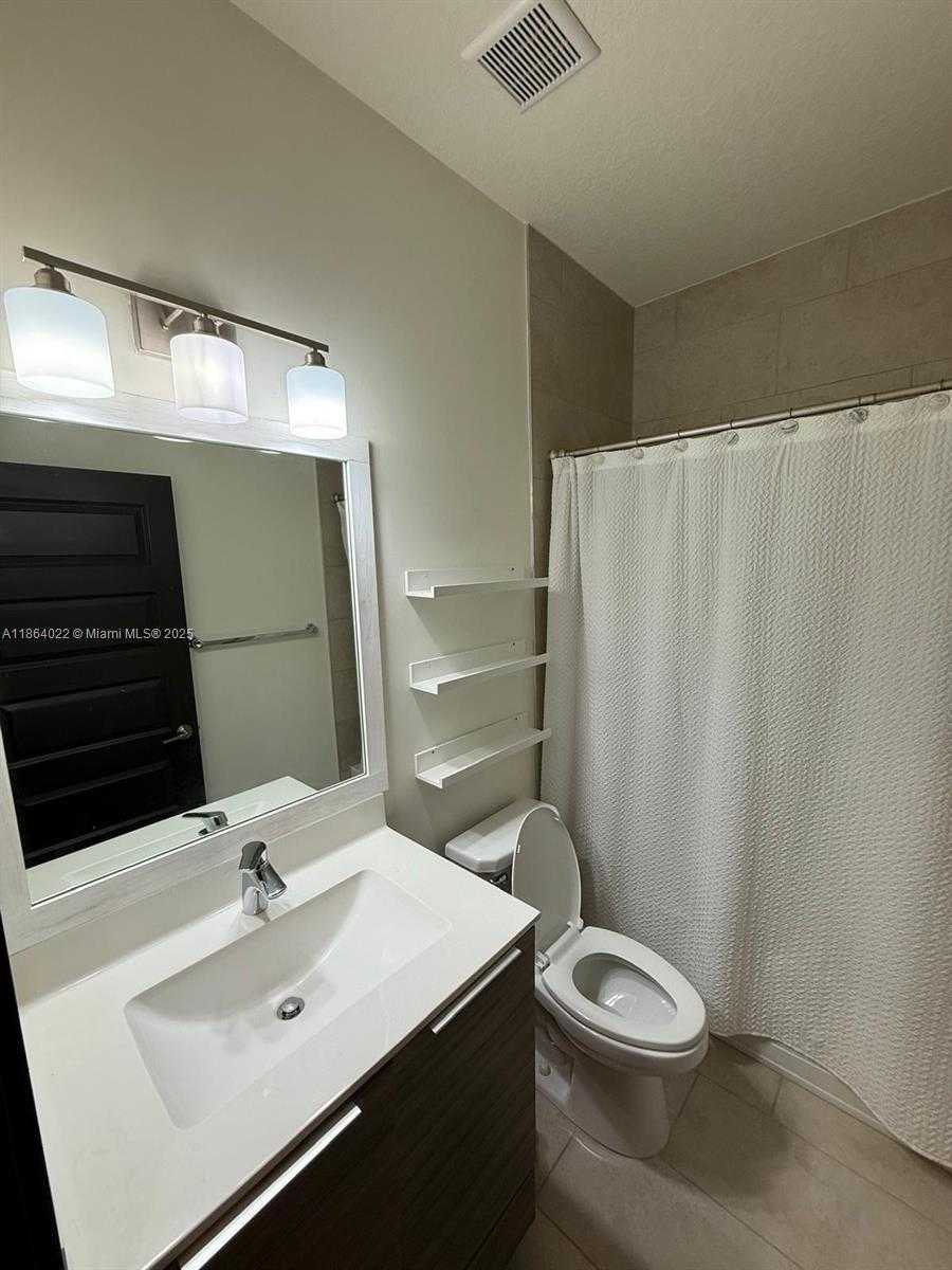 Small Image of 15677 NORTH WEST 91ST CT #15677, Miami Lakes Number 21