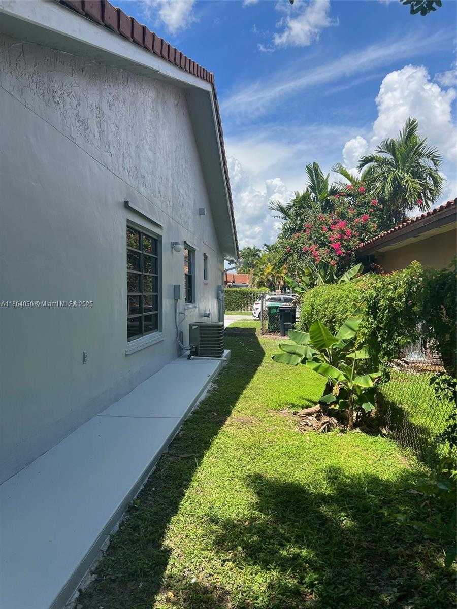 Small Image of 13310 SOUTH WEST 40TH ST, Miami Number 41