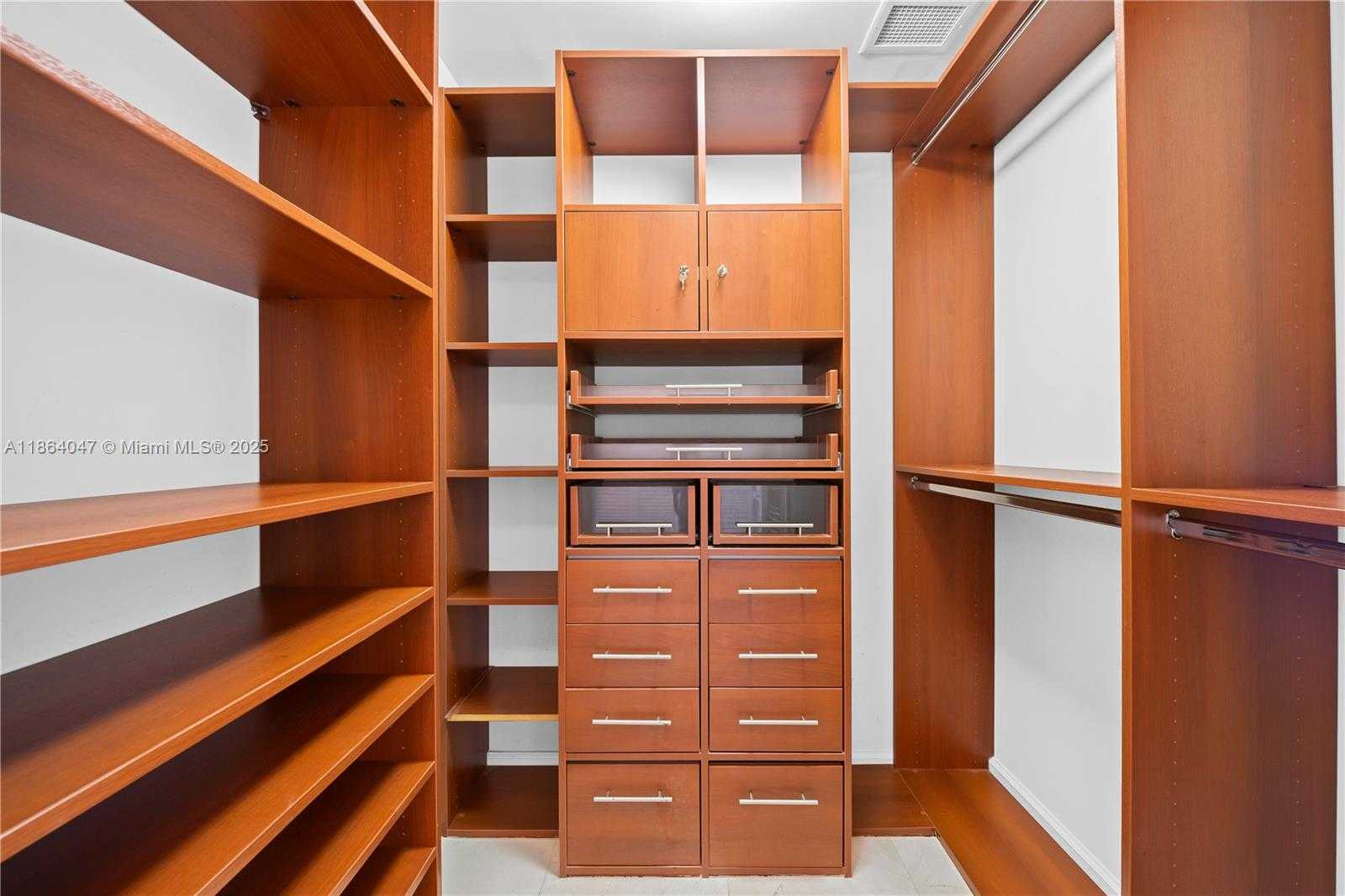 Small Image of 19501 WEST COUNTRY CLUB DR #907, Aventura Number 18