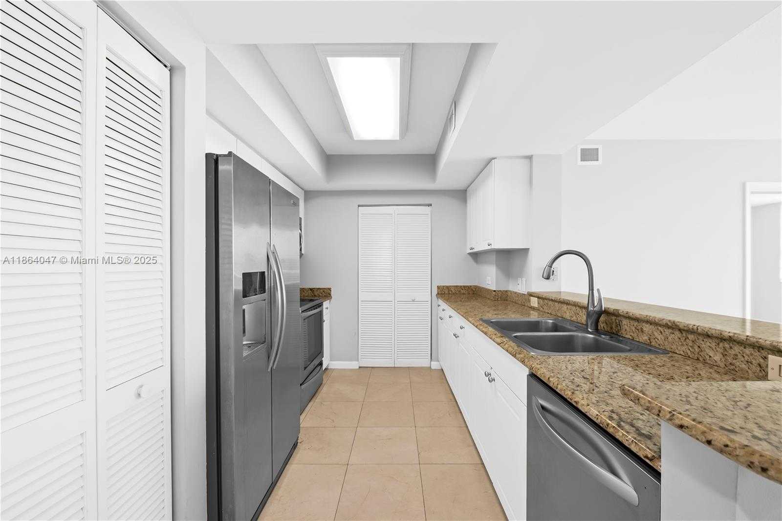 Small Image of 19501 WEST COUNTRY CLUB DR #907, Aventura Number 3
