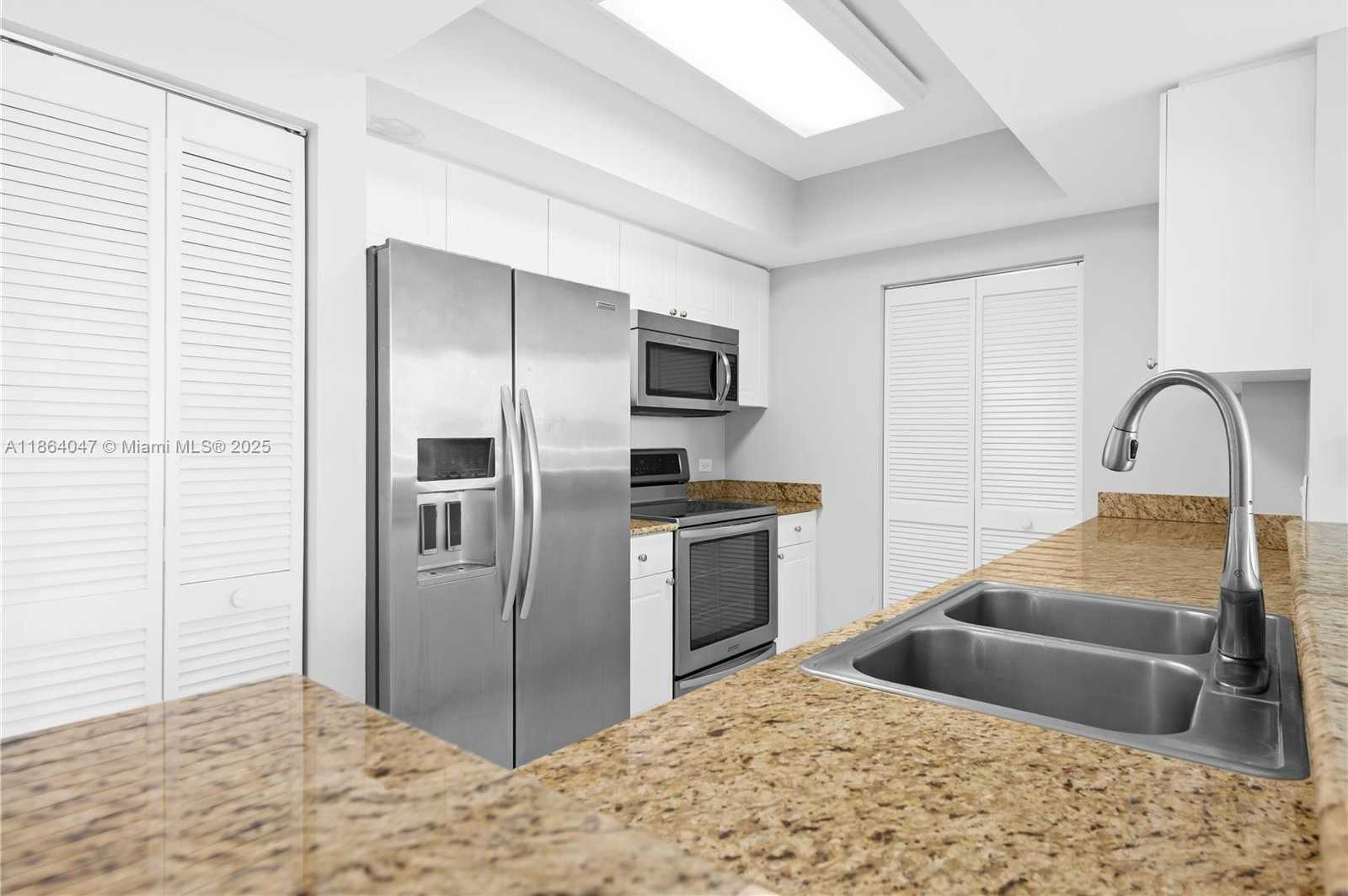 Small Image of 19501 WEST COUNTRY CLUB DR #907, Aventura Number 4