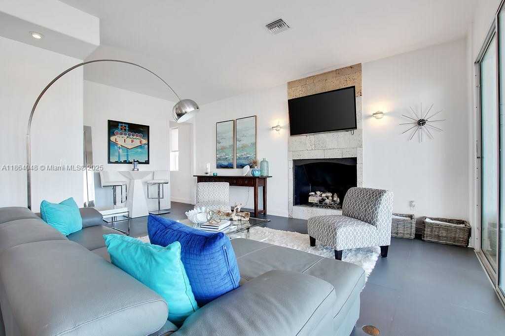 Small Image of 257 NORTH COCONUT LN, Miami Beach Number 11