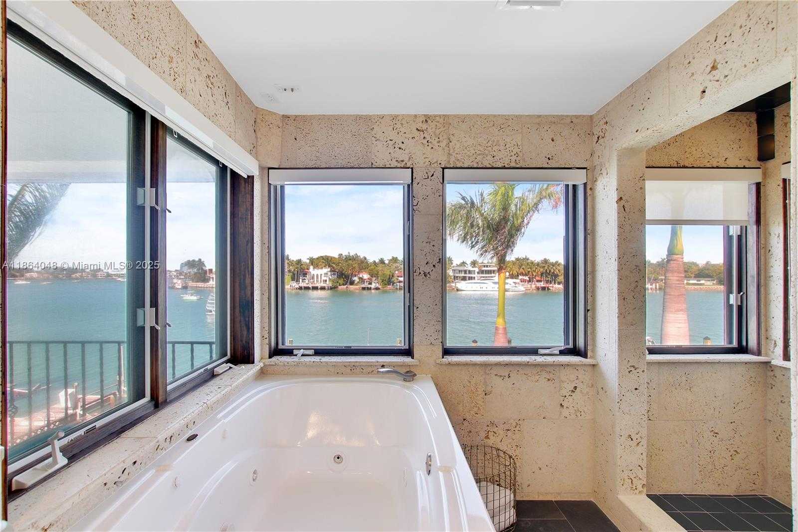 Small Image of 257 NORTH COCONUT LN, Miami Beach Number 14