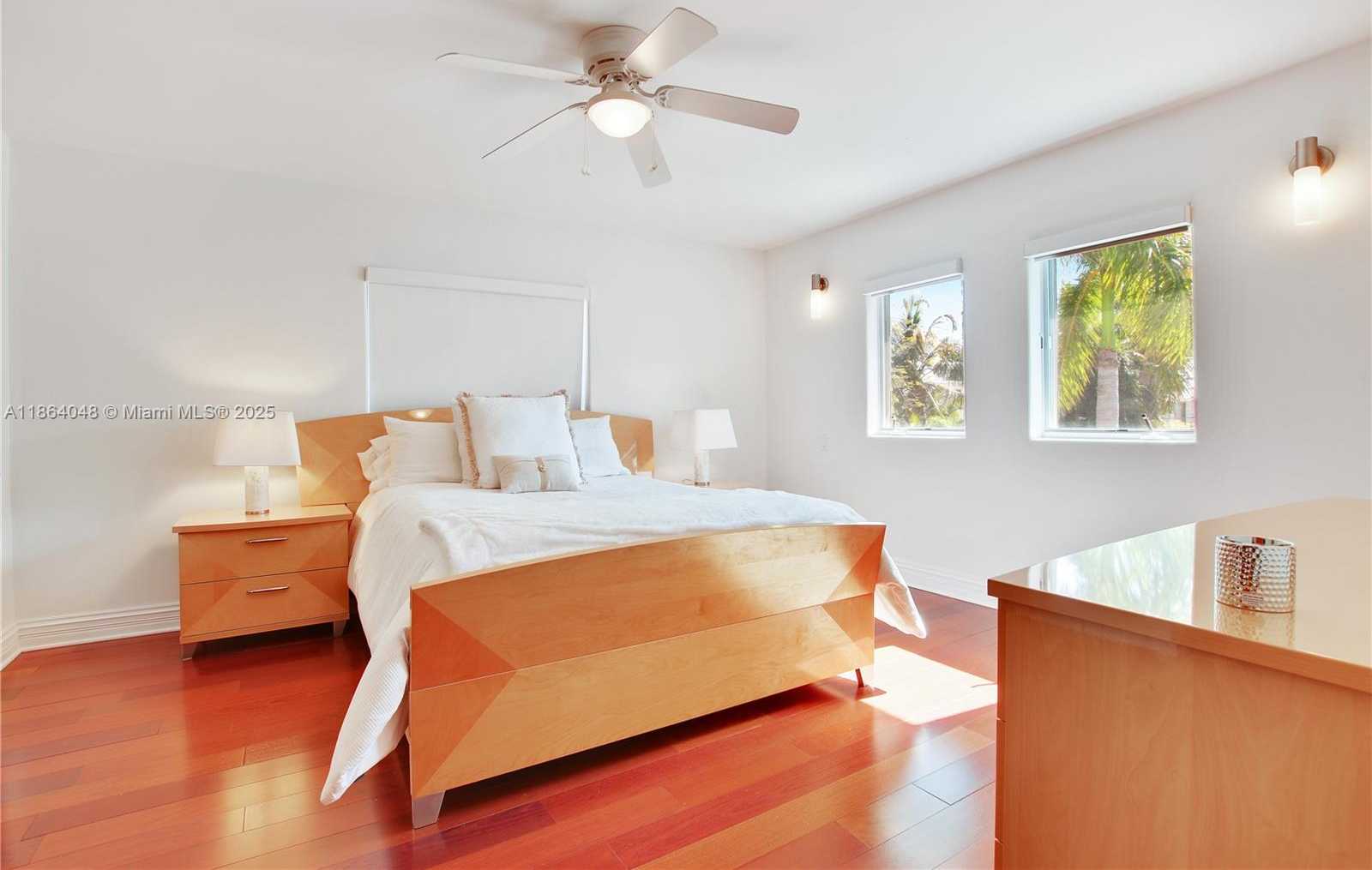 Small Image of 257 NORTH COCONUT LN, Miami Beach Number 18