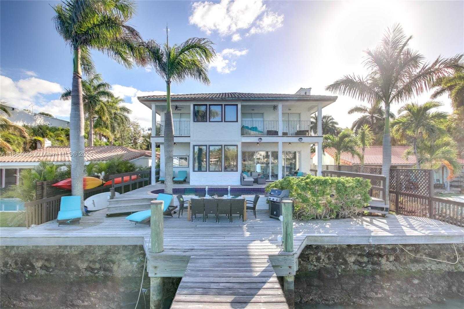 Small Image of 257 NORTH COCONUT LN, Miami Beach Number 2