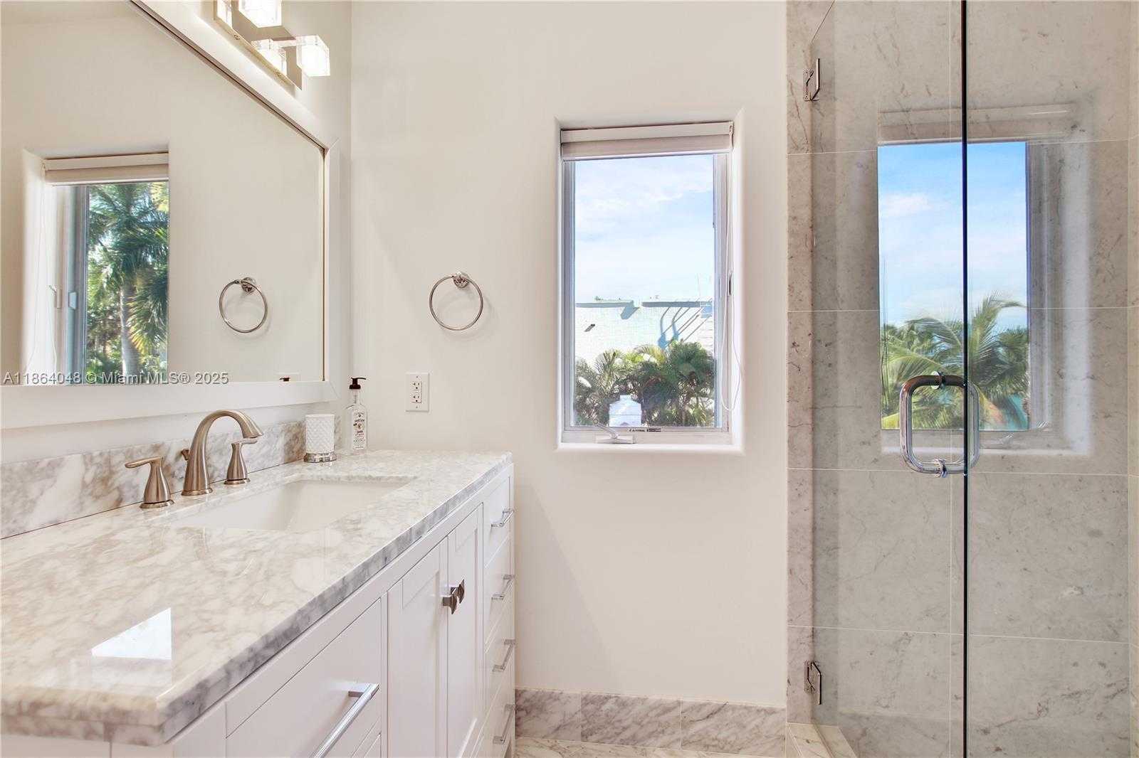 Small Image of 257 NORTH COCONUT LN, Miami Beach Number 20