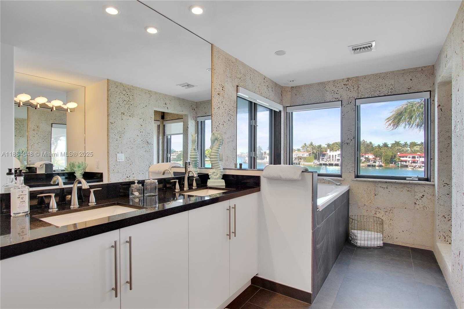 Small Image of 257 NORTH COCONUT LN, Miami Beach Number 22
