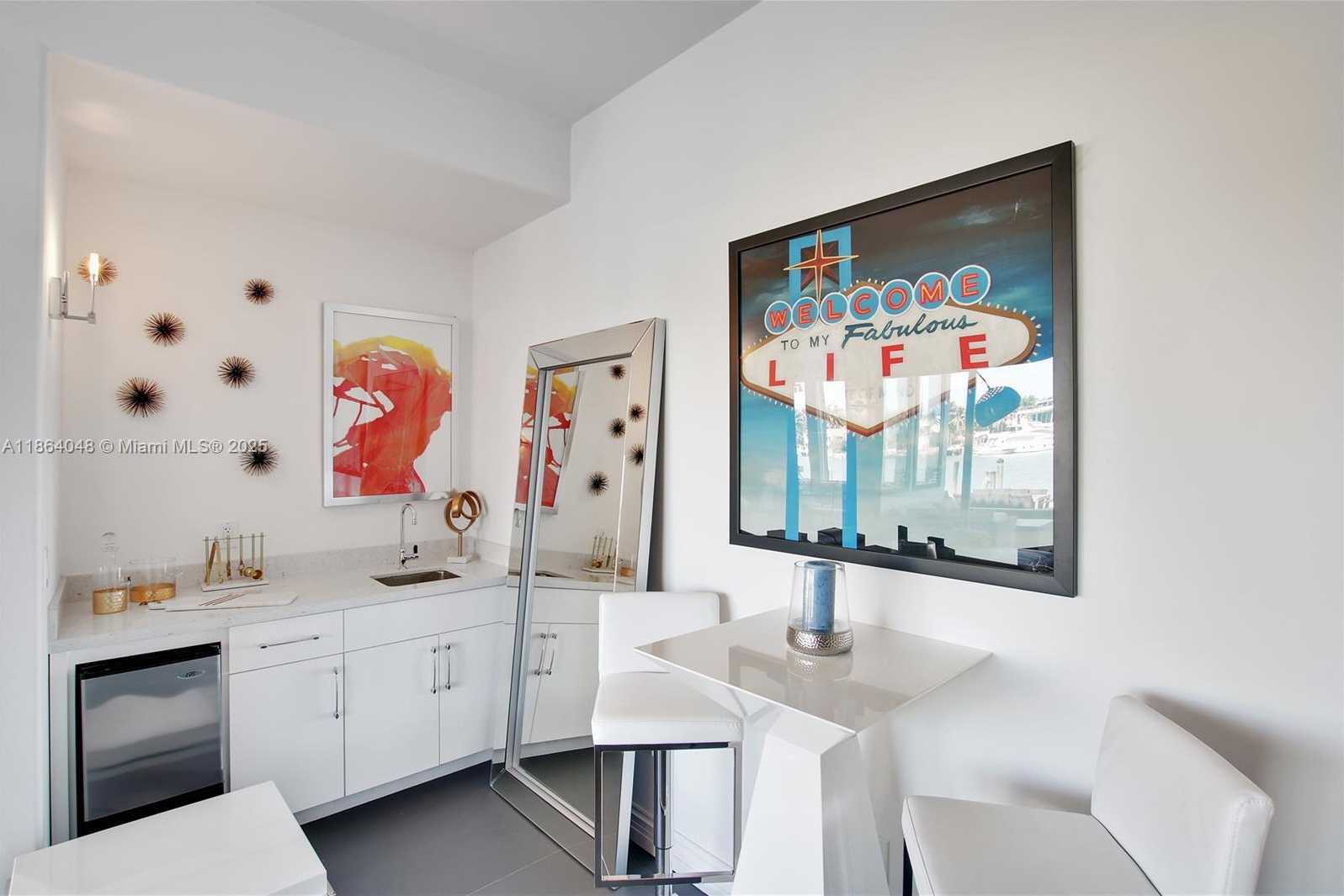 Small Image of 257 NORTH COCONUT LN, Miami Beach Number 25