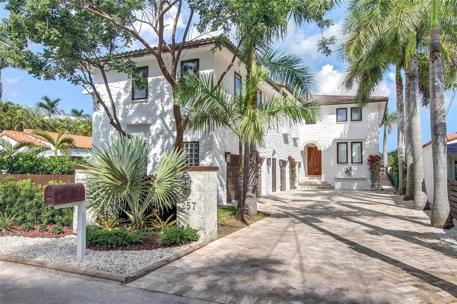 Small Image of 257 NORTH COCONUT LN, Miami Beach Number 3