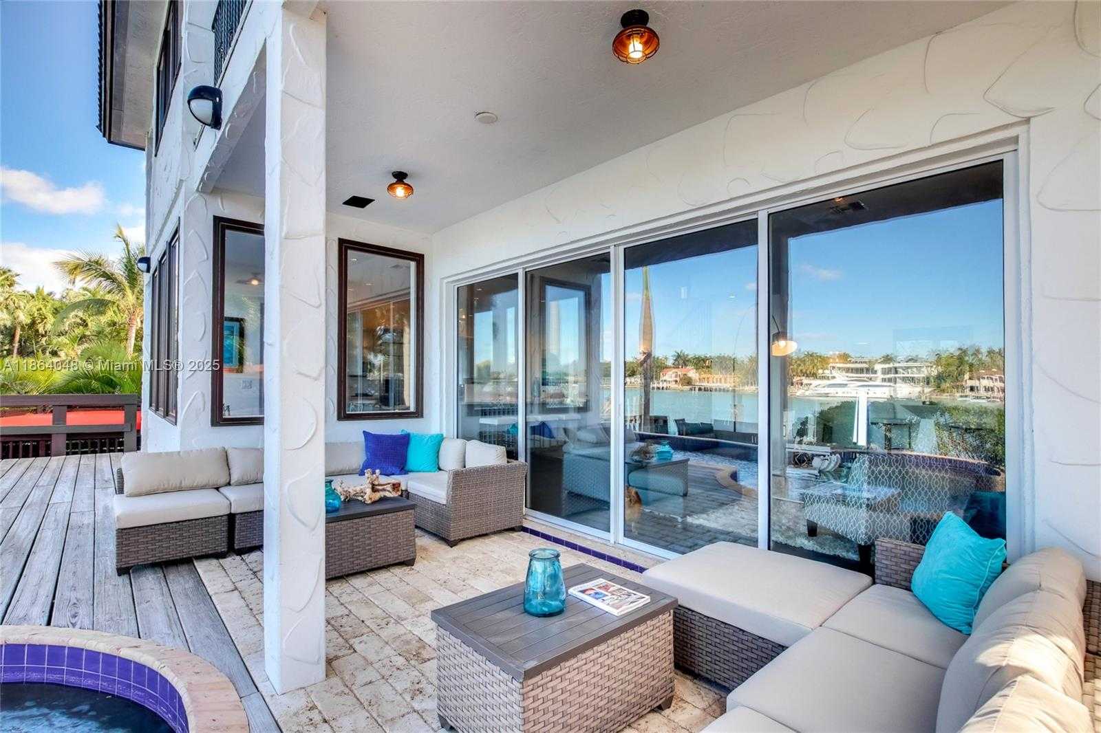 Small Image of 257 NORTH COCONUT LN, Miami Beach Number 31