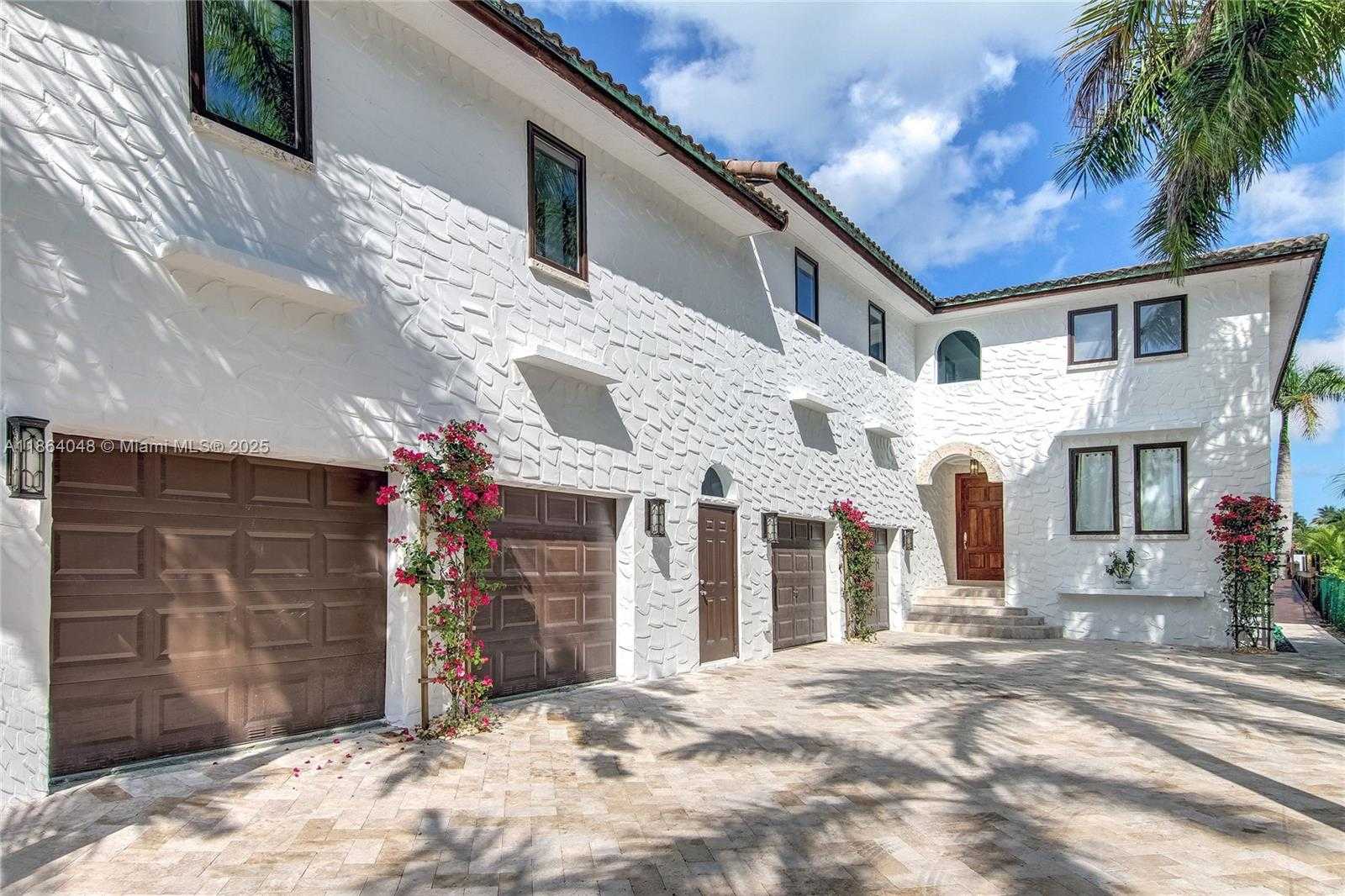 Small Image of 257 NORTH COCONUT LN, Miami Beach Number 4