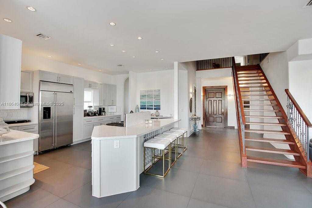 Small Image of 257 NORTH COCONUT LN, Miami Beach Number 6