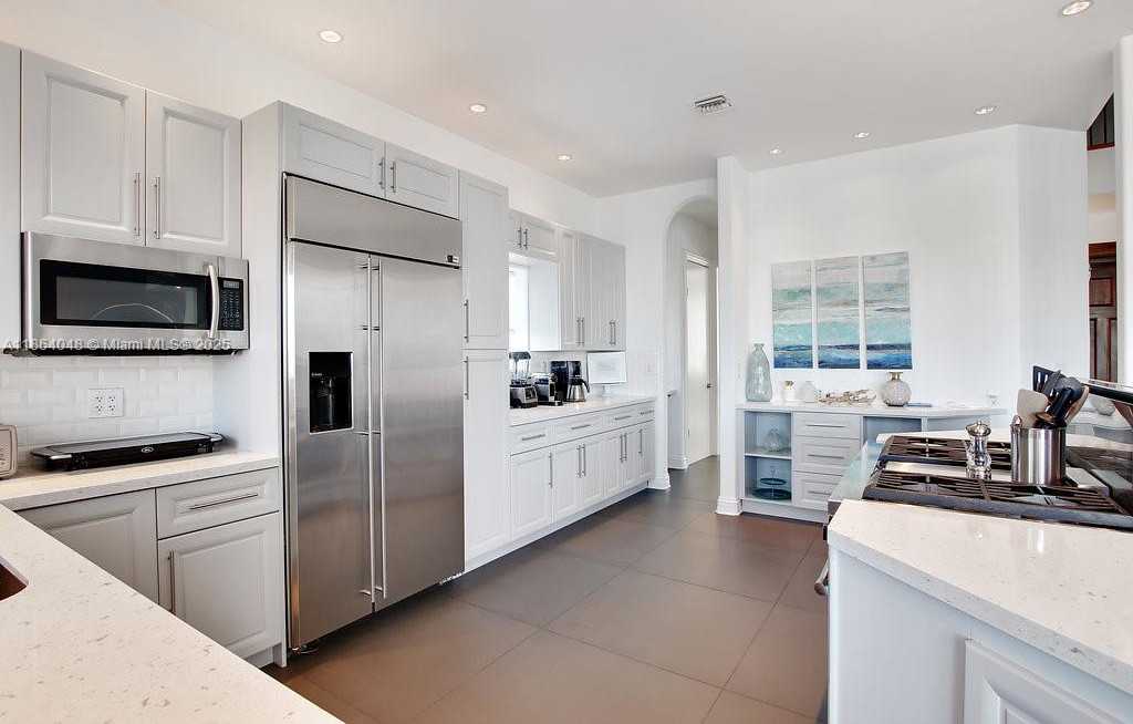 Small Image of 257 NORTH COCONUT LN, Miami Beach Number 8