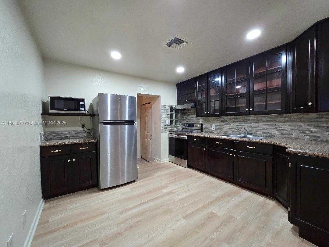 Small Image of 629 TROY BLVD, West Palm Beach Number 4
