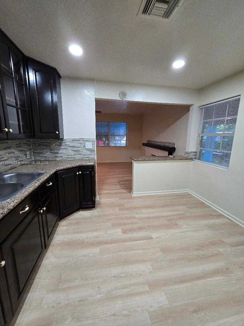 Small Image of 629 TROY BLVD, West Palm Beach Number 5