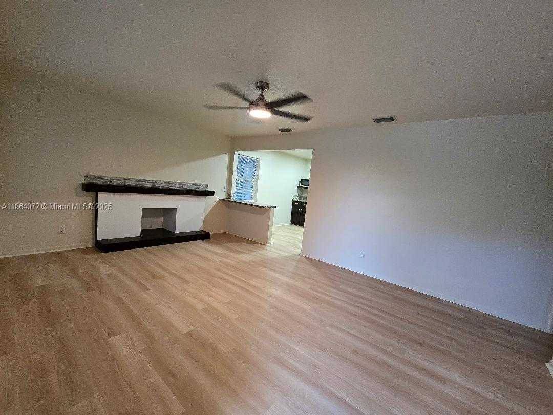Small Image of 629 TROY BLVD, West Palm Beach Number 6