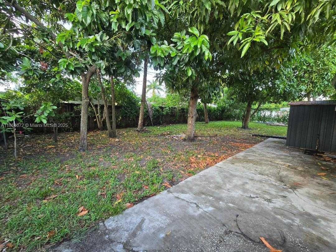 Small Image of 629 TROY BLVD, West Palm Beach Number 8