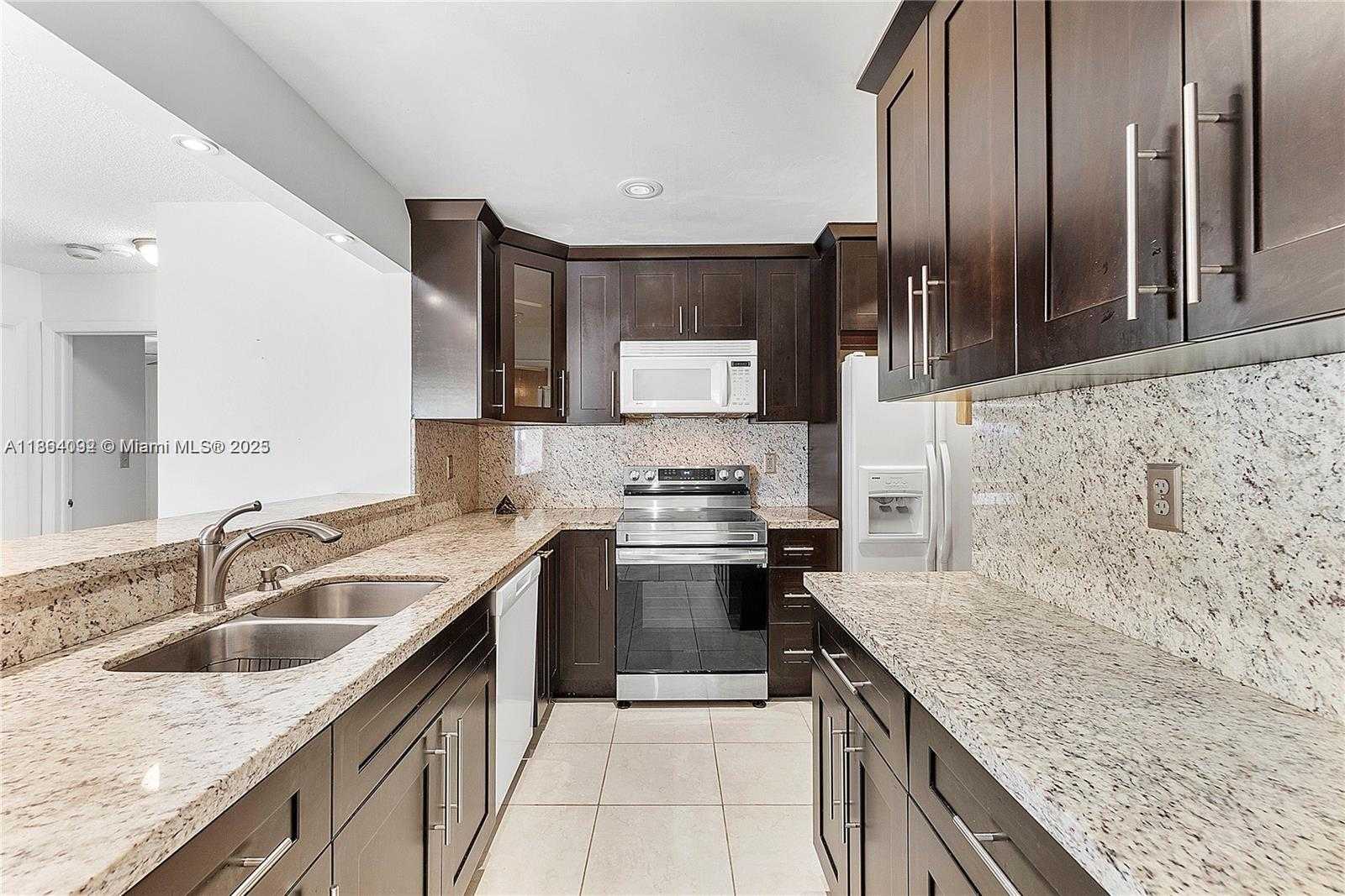 Small Image of 11909 SOUTH WEST 48TH CT, Cooper City Number 3