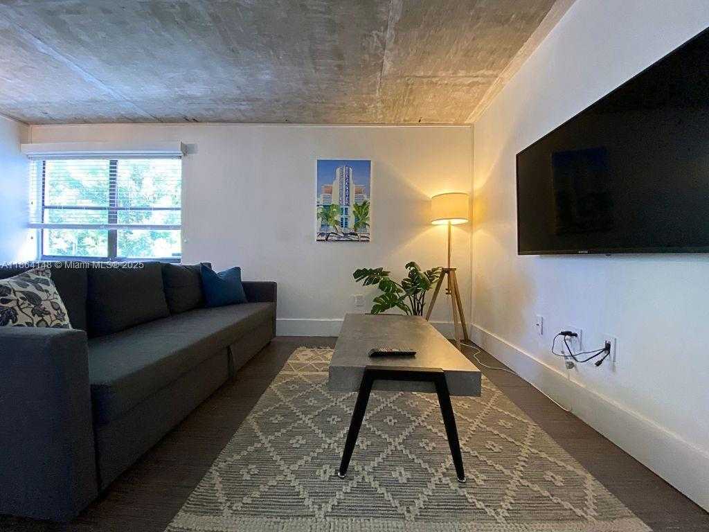 Small Image of 753 MICHIGAN AVE #2E, Miami Beach Number 2