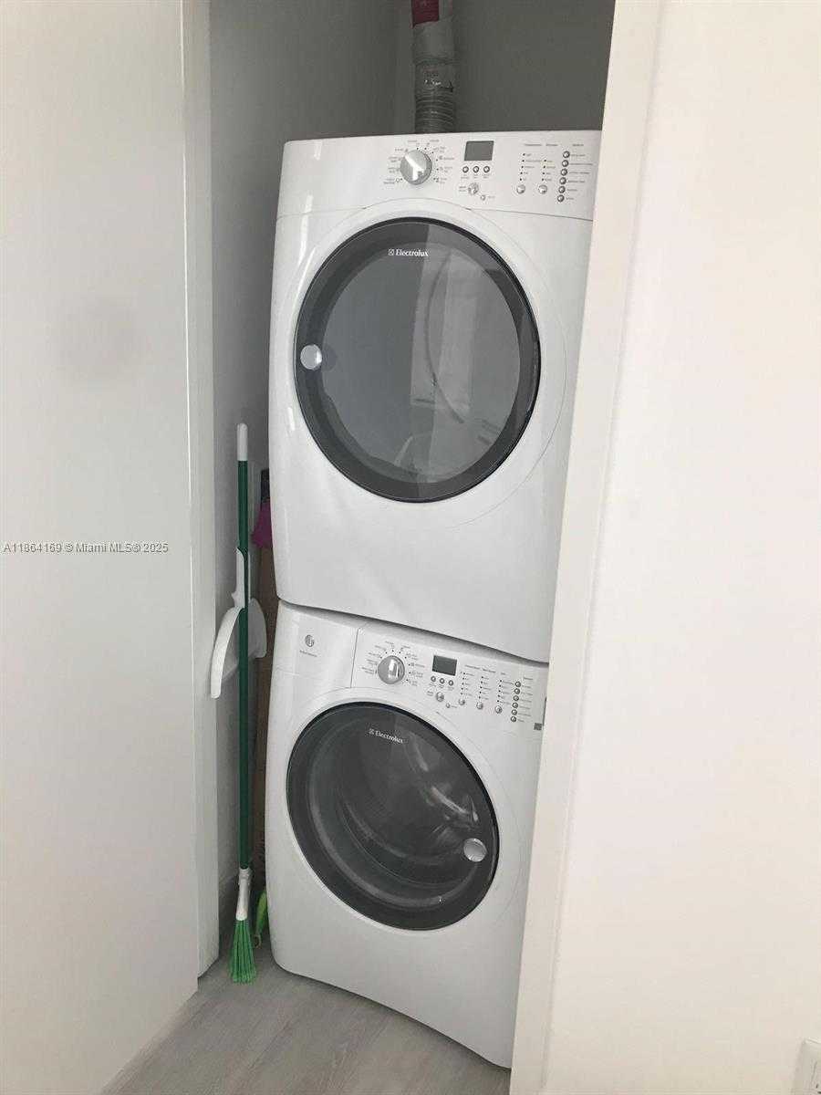 Small Image of 2900 NORTH EAST 7TH AVE #1008, Miami Number 19